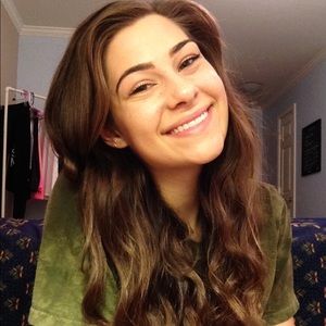 Meet your Posher, Danielle